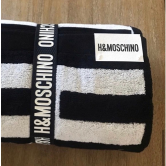 Online Exclusive H&Moschino black and white Beach towel - Picture 10 of 10